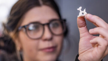 A balloon dog—but sturdier. UT Dallas researchers 3D-printed this foam figure to demonstrate the material’s strength, recyclability, and potential for shaping complex, customizable designs.